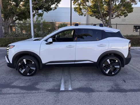 Certified 2025 Nissan Kicks SR FWD image 5