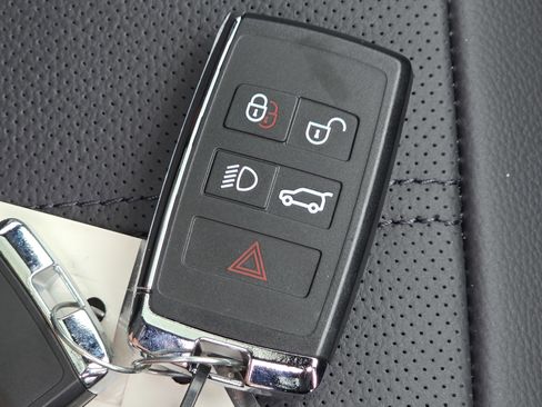 New 2026 Land Rover Range Rover Velar Dynamic SE image 42