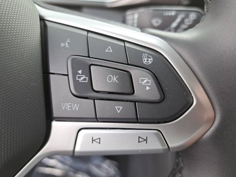 New 2026 Volkswagen Taos SE image 17