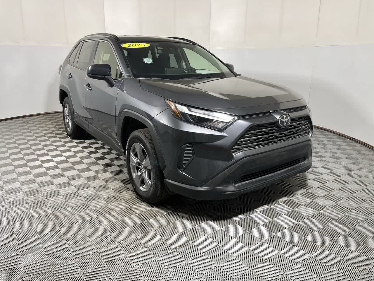 Used 2025 Toyota RAV4 LE AWD/4WD image 2