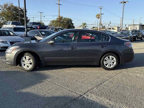 Used 2011 Nissan Altima 2.5 SL w/ 2.5SL Pkg FWD image 2