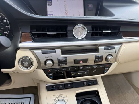 Used 2014 Lexus ES 350 w/ Luxury Package FWD image 29