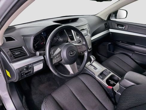 Used 2011 Subaru Outback 2.5i Premium w/ All-Weather Pkg AWD/4WD image 9