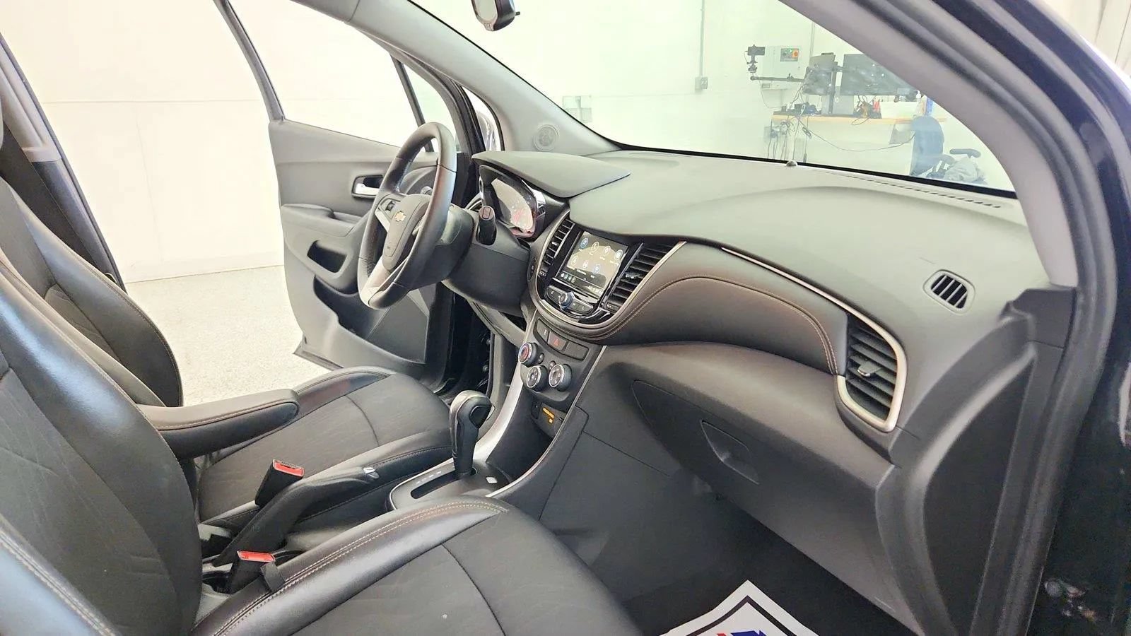 Used 2019 Chevrolet Trax LT w/ Driver Confidence Package FWD image 28