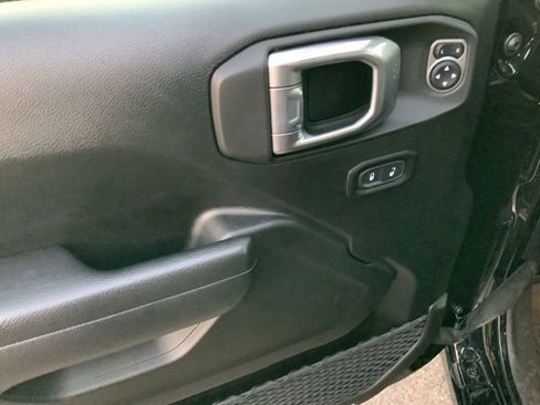 Used 2022 Jeep Gladiator Willys image 12