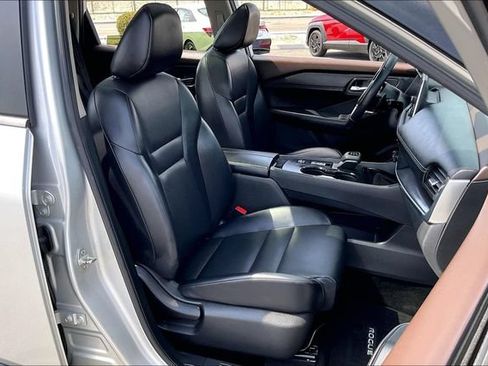 Certified 2023 Nissan Rogue SV w/ SV Premium B Package FWD image 6