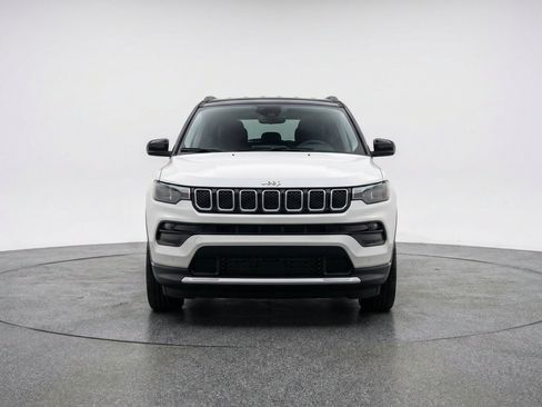 Used 2025 Jeep Compass Limited AWD/4WD image 2
