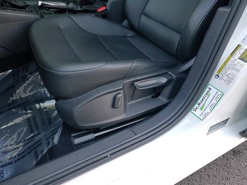 Used 2018 Volkswagen Golf S image 12