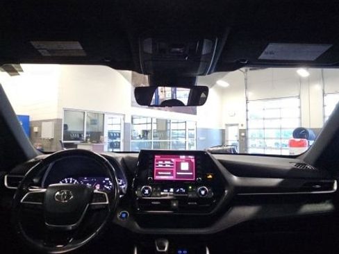 Used 2022 Toyota Highlander XSE image 27