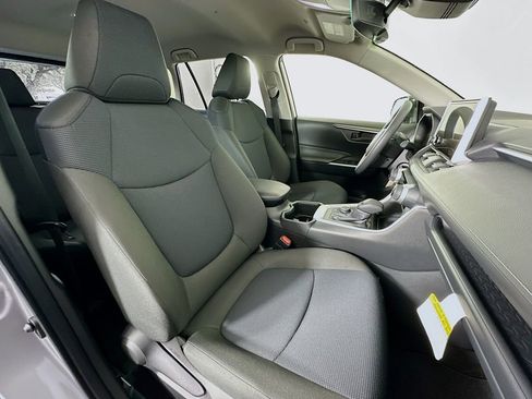 Used 2025 Toyota RAV4 LE image 27