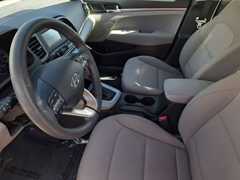Used 2019 Hyundai Elantra SE image 10