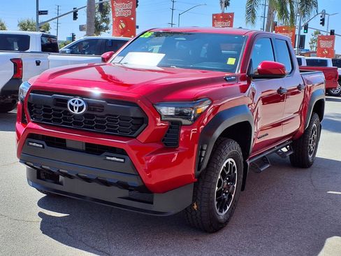 Certified 2025 Toyota Tacoma TRD Off-Road AWD/4WD image 3