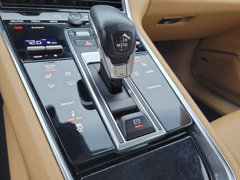 Used 2018 Porsche Panamera image 19