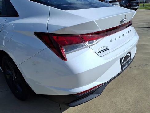 Used 2022 Hyundai Elantra SEL FWD image 18
