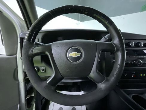 Used 2014 Chevrolet Express 2500 image 19