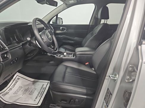 Used 2023 Kia Sorento EX image 10