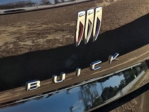 Used 2025 Buick Envista Sport Touring image 5