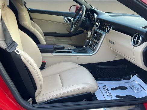 Used 2013 Mercedes-Benz SLK 250 image 9