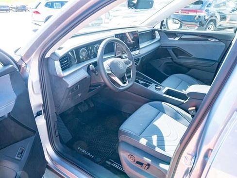 New 2026 Volkswagen Tiguan SE FWD image 17