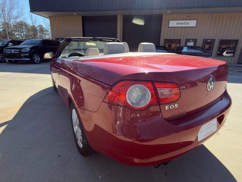 Used 2008 Volkswagen Eos FWD image 6