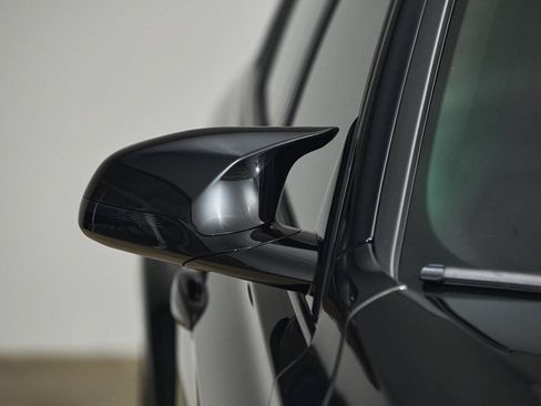 Used 2018 BMW M3 RWD image 33