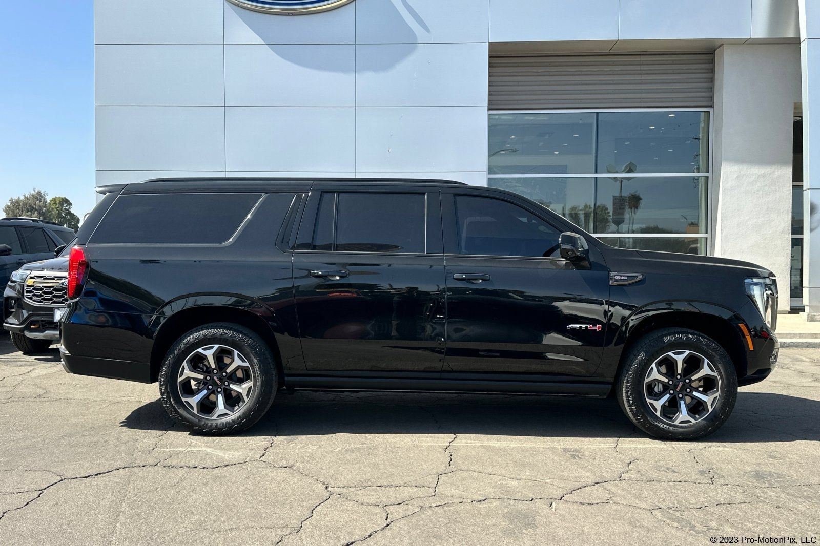 Used 2025 GMC Yukon XL AT4 Ultimate AWD/4WD image 3