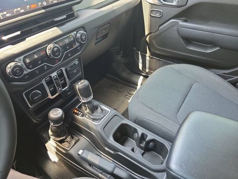 Used 2024 Jeep Wrangler Unlimited Sport AWD/4WD image 24
