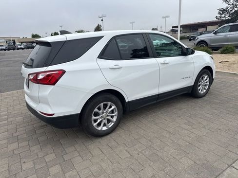 Used 2021 Chevrolet Equinox LS w/ LS Convenience Package image 4