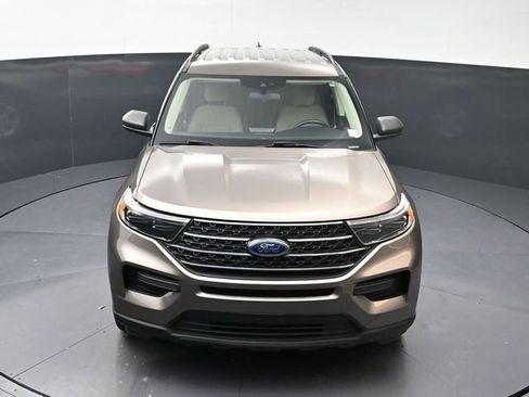 Used 2021 Ford Explorer XLT image 37
