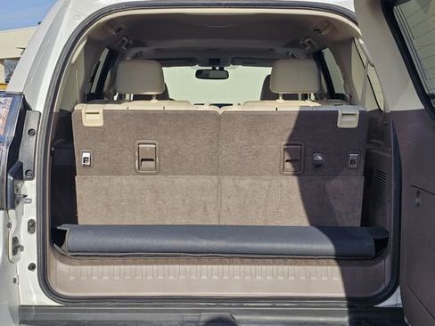 Used 2017 Lexus GX 460 Premium image 31