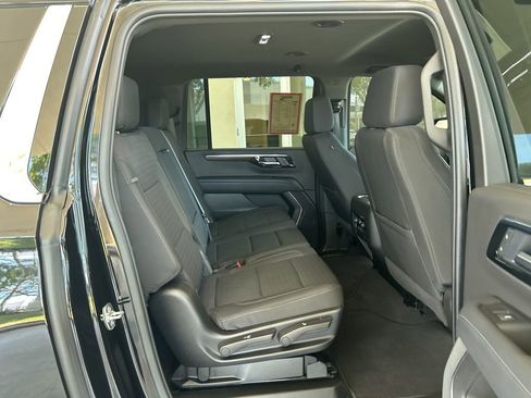 Used 2025 Chevrolet Suburban LS RWD image 26