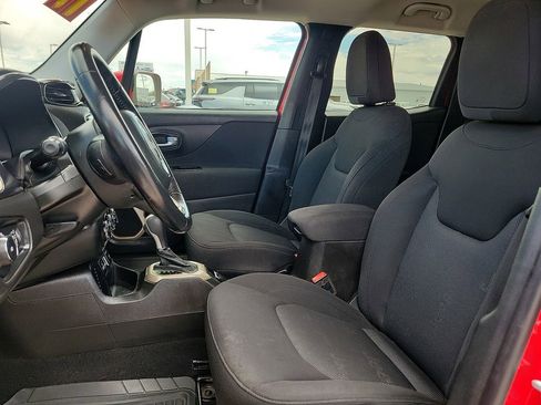 Used 2017 Jeep Renegade Latitude FWD image 19