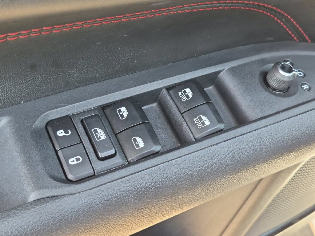 Used 2025 Jeep Compass Trailhawk AWD/4WD image 18