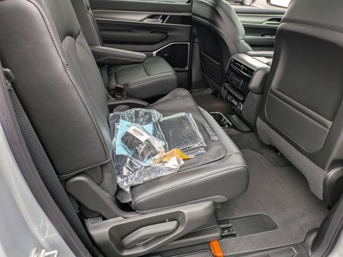 New 2026 Jeep Grand Wagoneer Limited image 32