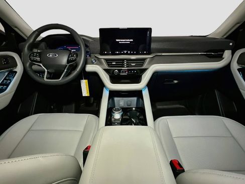 New 2026 Ford Explorer Platinum w/ LUX Leather Package AWD/4WD image 10