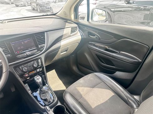 Used 2021 Buick Encore Preferred image 21