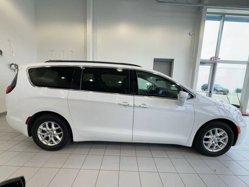 Used 2022 Chrysler Pacifica Touring-L FWD image 35