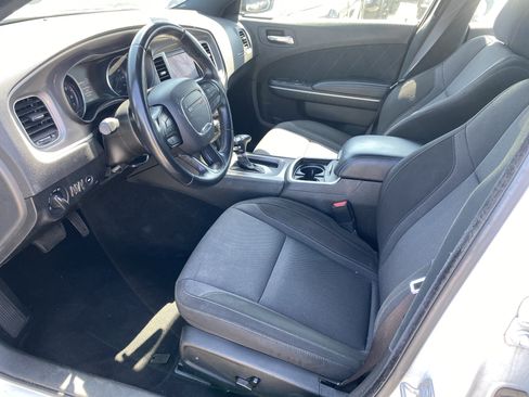 Used 2022 Dodge Charger SXT RWD image 11