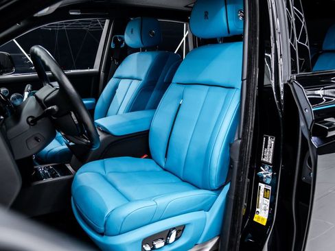 Used 2023 Rolls-Royce Phantom Sedan image 19