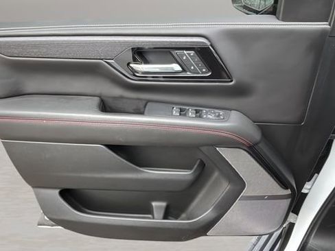 Used 2025 GMC Yukon AT4 Ultimate image 17