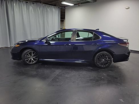 Used 2021 Toyota Camry SE FWD image 5
