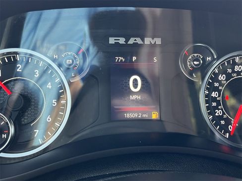 Used 2024 RAM 2500 Tradesman w/ Chrome Appearance Group image 20