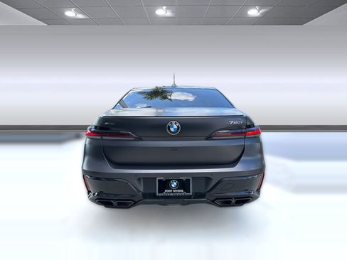 Used 2023 BMW 760i xDrive image 10