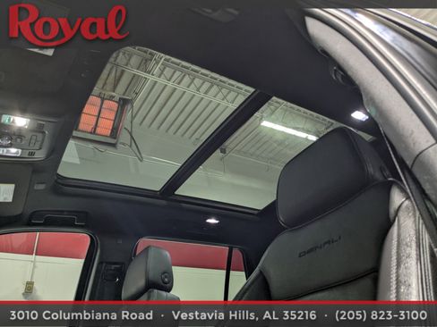 Used 2022 GMC Yukon Denali image 28