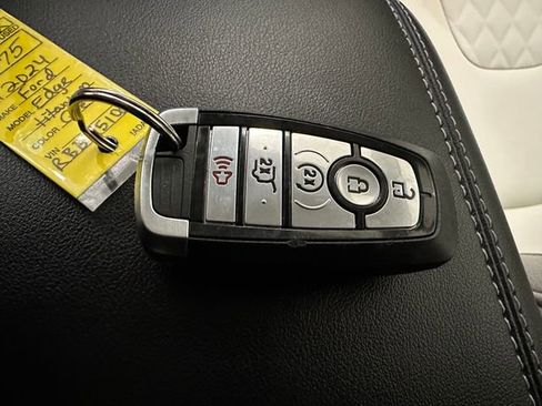 Used 2024 Ford Edge Titanium AWD/4WD image 16