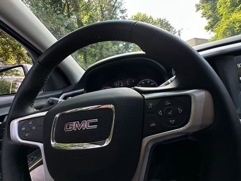Used 2017 GMC Acadia SLE image 18