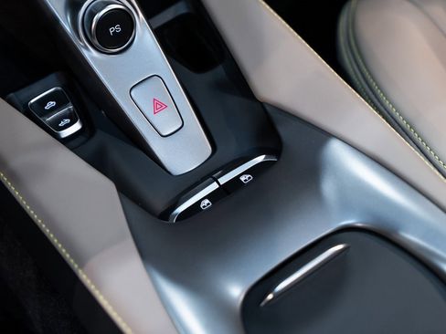 Certified 2022 Ferrari Portofino M image 37