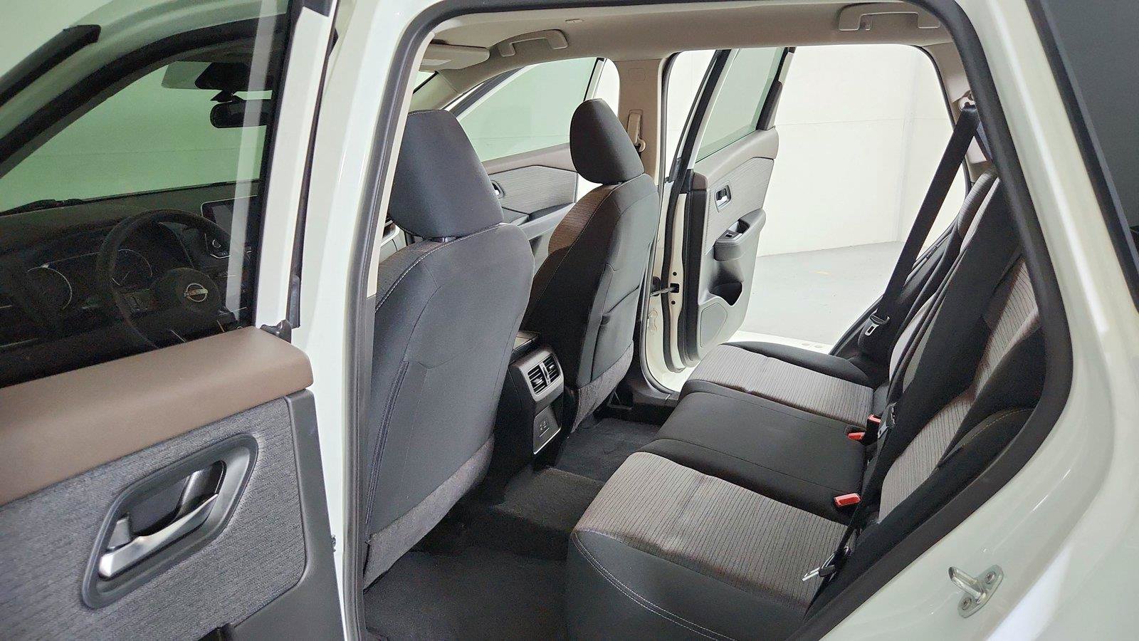 Certified 2023 Nissan Rogue SV FWD image 23