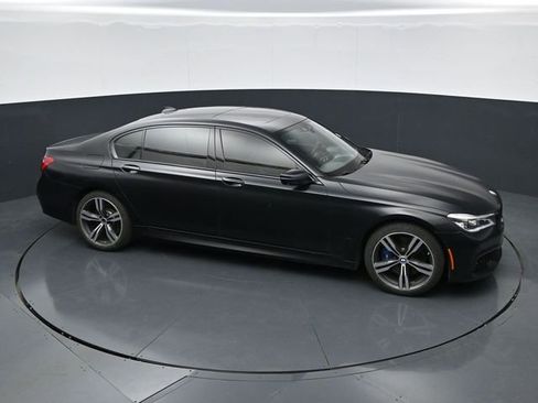 Used 2018 BMW 750i w/ Executive Package RWD image 26