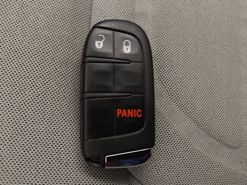 Used 2021 Jeep Renegade Latitude FWD image 32